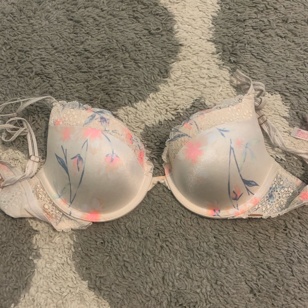 Victoria Secret T-Shirt Lightly Lined Bra